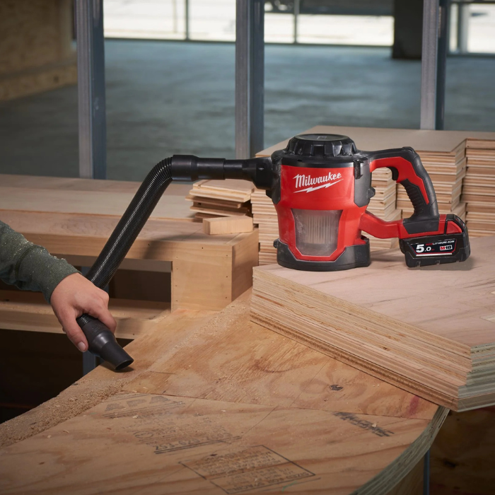 Aspirateur à main avec accessoire 18V