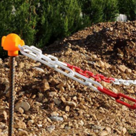 Utilisation-sur-chantier-chaîne-de-signalisation-PVC-rouge/blanc